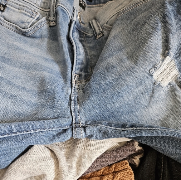 Judy Blue Distressed Blue Denim Jeans. Size 5/27 skinny - Picture 9 of 10